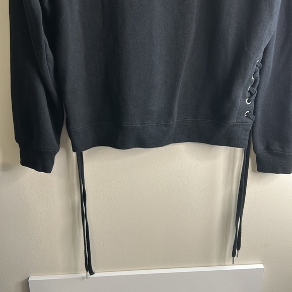 2017 Kiss Band Cropped Sweatshirt Crewneck Black women size Size Medium - Picture 5 of 7